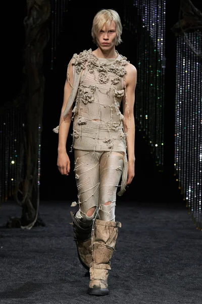 Look 28